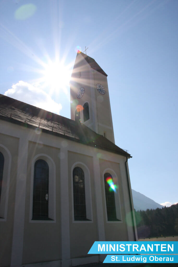 St. Ludwig Oberau | Kirchturm im Sonnenlicht